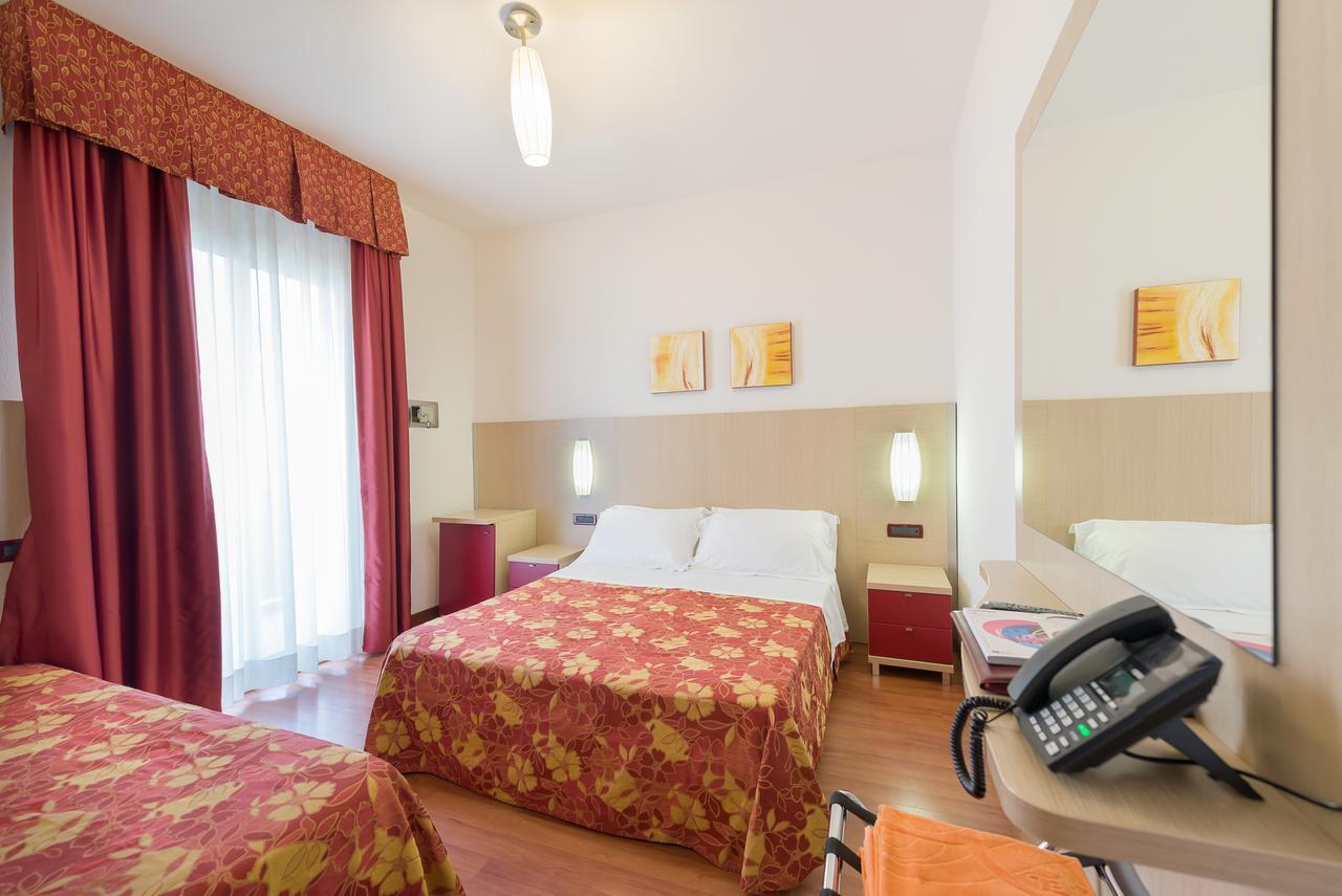 Hotel Villa Angelina Bibione Exterior foto